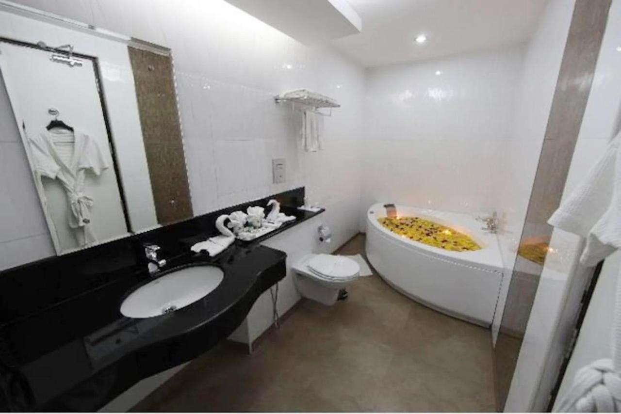 Fabhotel White Dammar Thiruvananthapuram Buitenkant foto
